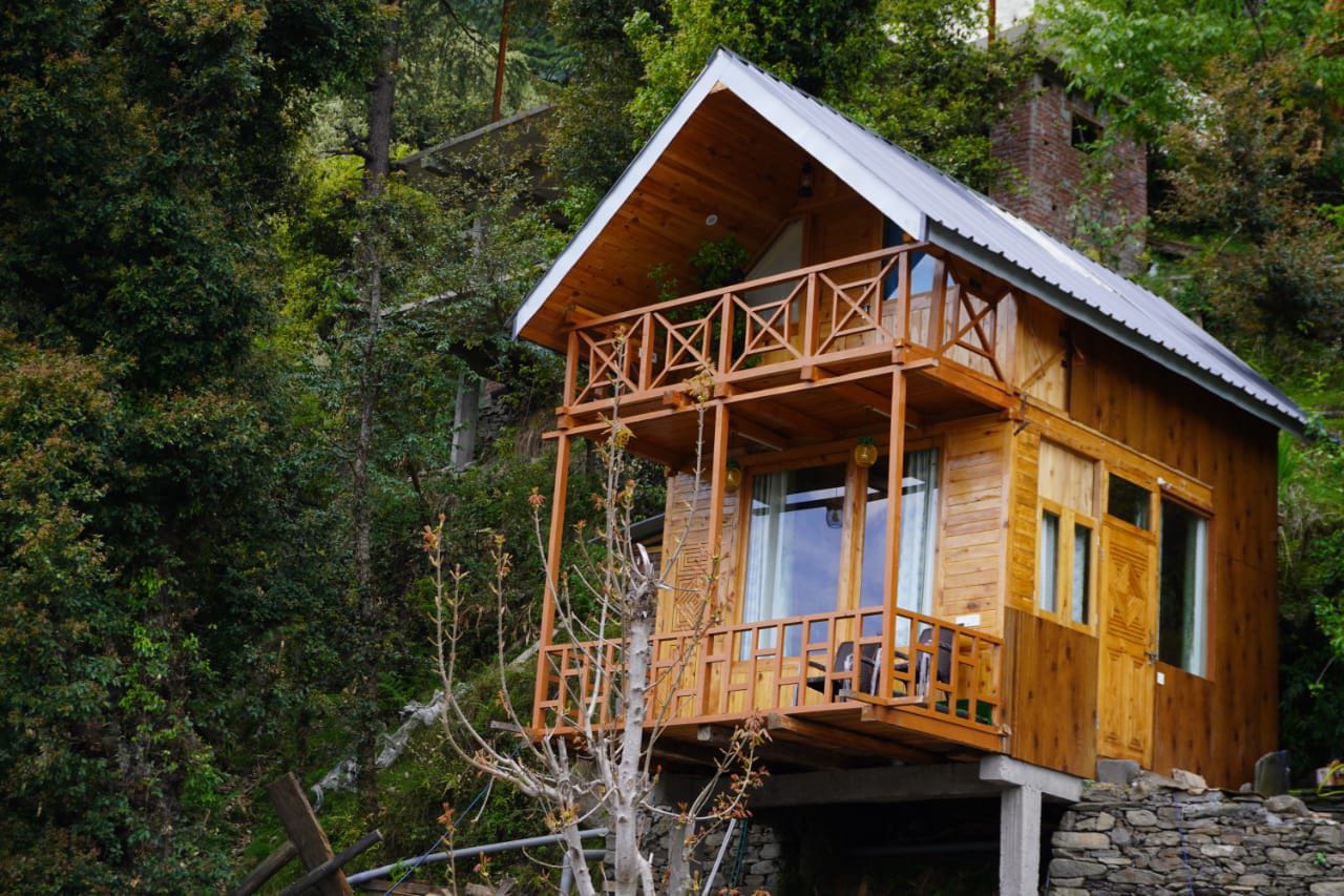 Wooden cabin at Woodland Treehouse Jibhi