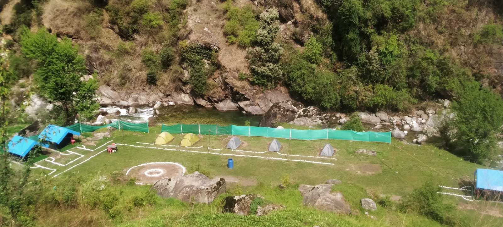 Green meadow camp